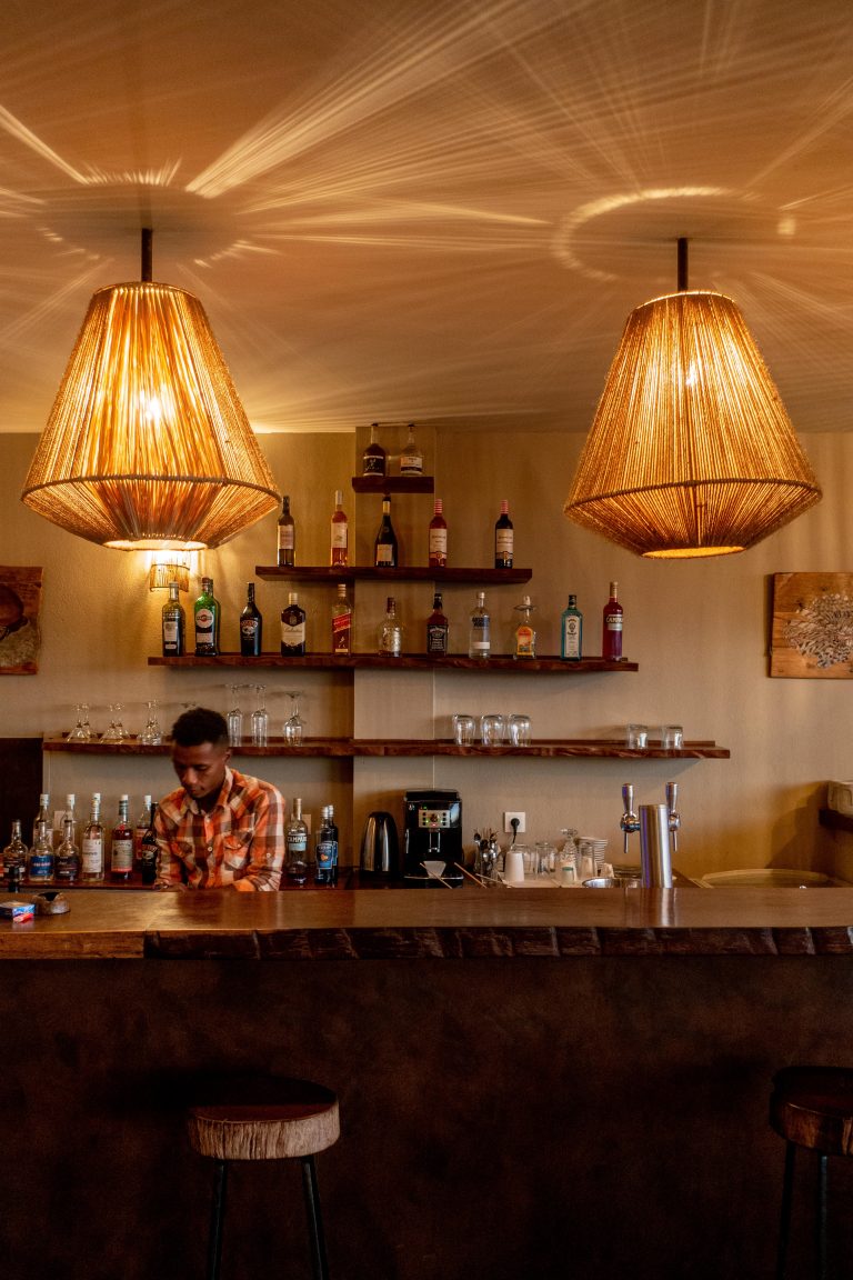bar-lounge-cocktails-ambatoloaka